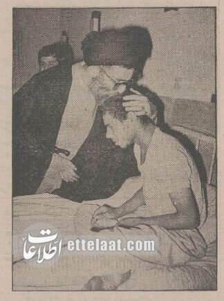 گزارش تصویری عیادت مقام معظم رهبری از مجروحان بمباران شیمیایی