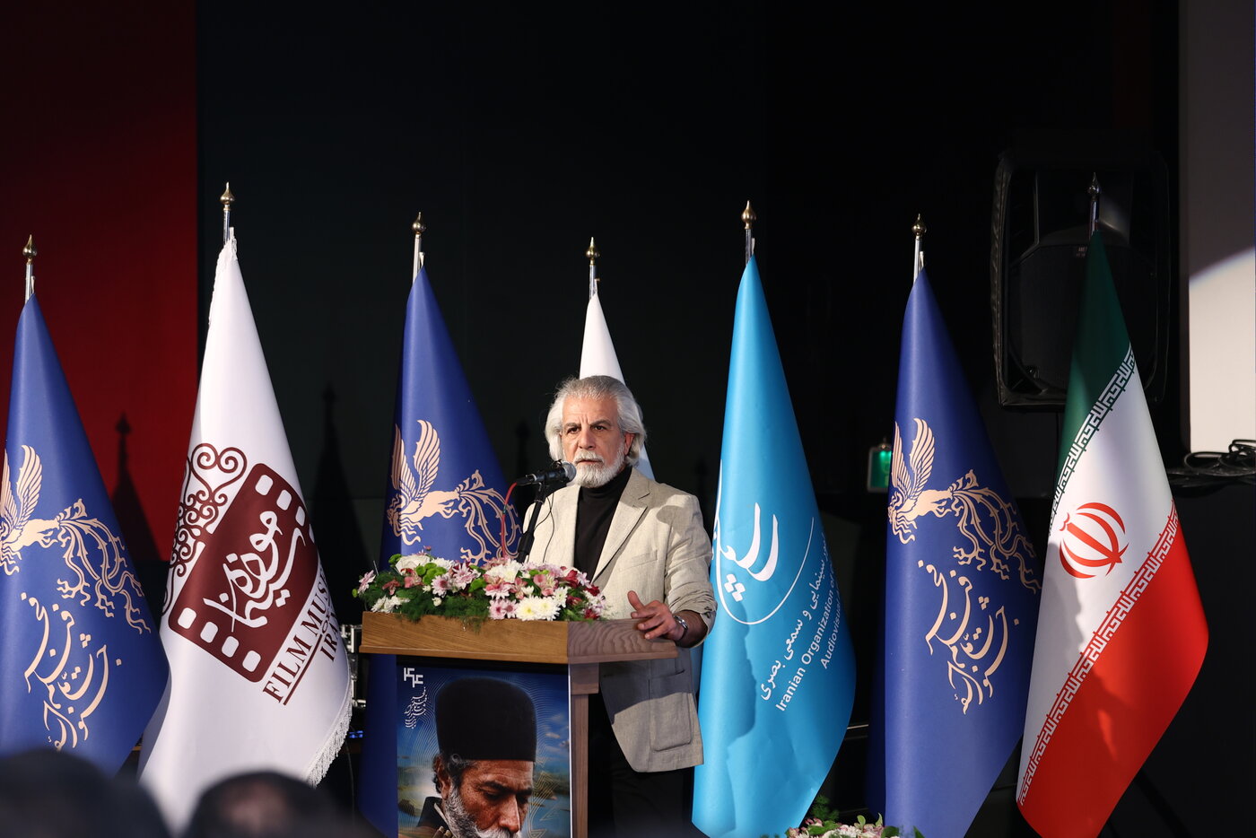 منوچهر شاهسواری