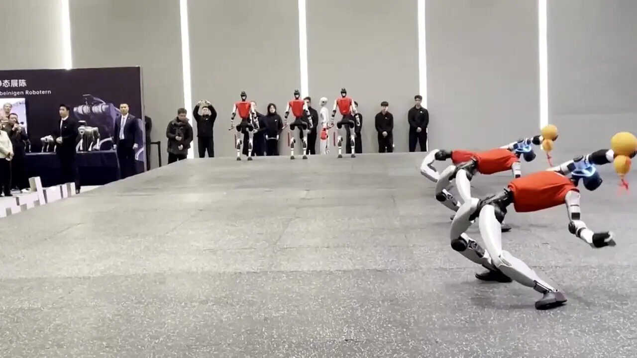 ربات‌های چینی برای صدر اعظم آلمان هنرنمایی کردند +ویدیو