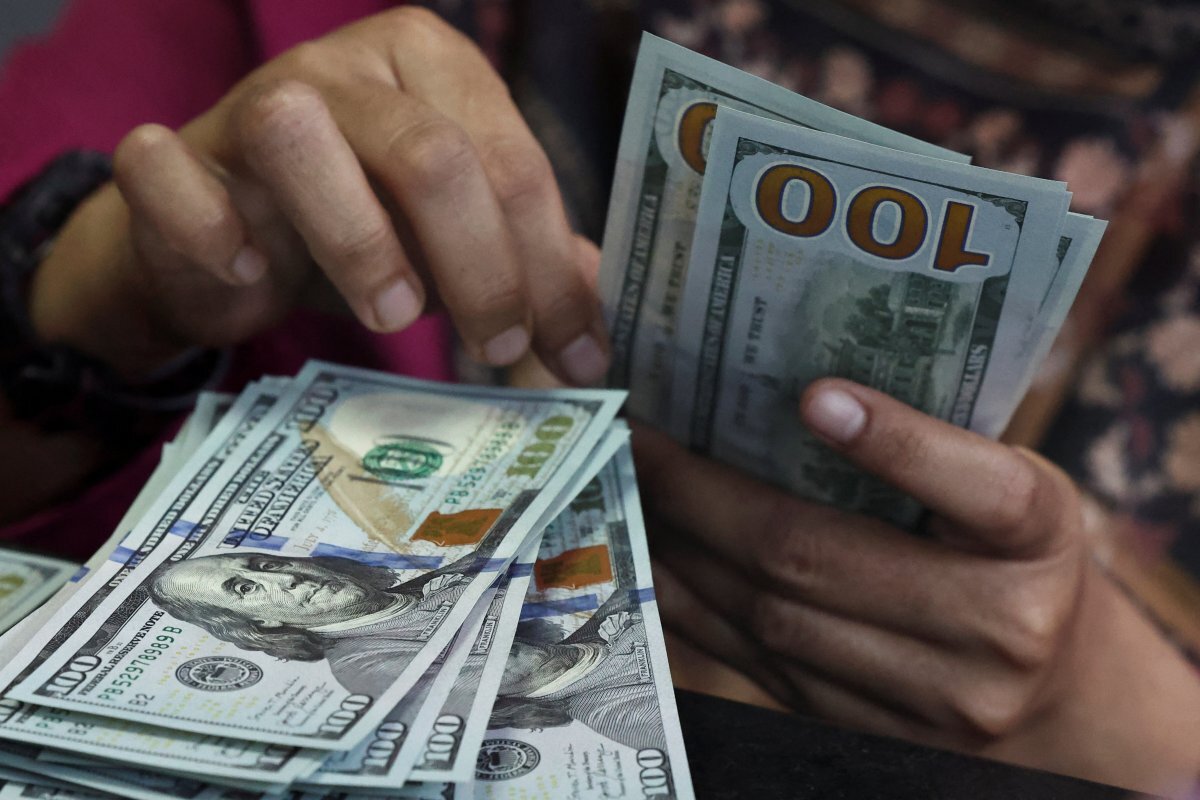 قیمت دلار امروز یکشنبه ۲۶ مهر ۱۴۰۵؛ دلار عقب نشست، یورو ۴ هزار تومان ارزان شد
