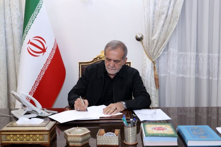 پزشکیان از دولت و ملت عراق برای میزبانی از پیکر رهبر شهید قدردانی کرد