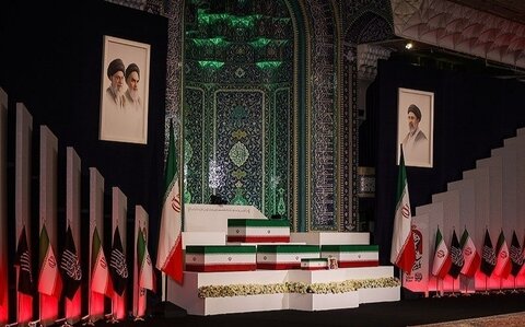 آغاز مراسم ادای احترام هیأت‌ها و شخصیت‌های خارجی به رهبر شهید ایران