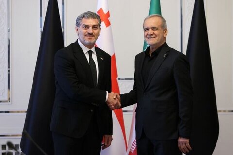 پزشکیان در گفت‌وگو با رئیس‌جمهور گرجستان: ملت ما زیر بار زور نمی‌رود