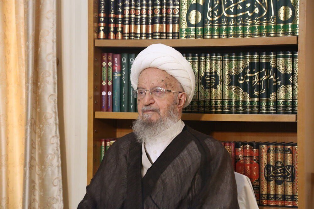 آیتالله مکارم شیرازی: قاتلان رهبر شهید از کیفر الهی مصون نخواهند ماند آیتالله مکارم شیرازی: قاتلان رهبر شهید از کیفر الهی مصون نخواهند ماند