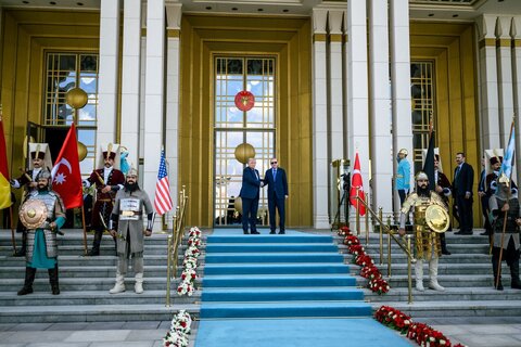 اردوغان با سربازان عثمانی از ترامپ استقبال کرد +عکس