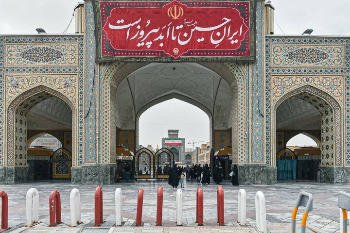 حرم مطهر رضوی در آستانه تشییع رهبر شهید