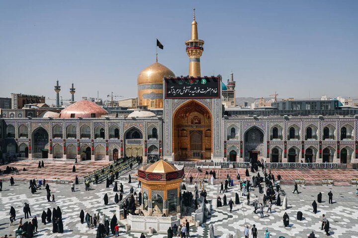 حرم مطهر رضوی در آستانه تشییع رهبر شهید