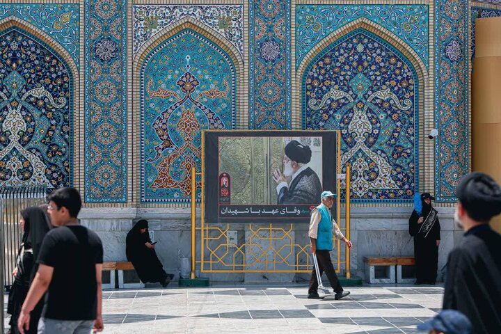 حرم مطهر رضوی در آستانه تشییع رهبر شهید