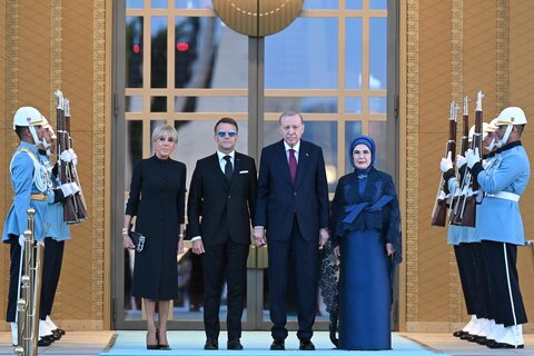 همسر اردوغان اجازه دستبوسی به مکرون نداد +ویدئو