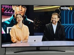 فیروز کریمی در کنار مجری بی‌حجاب شبکه ماهواره‌ای؛ سرهنگ از ایران رفت؟