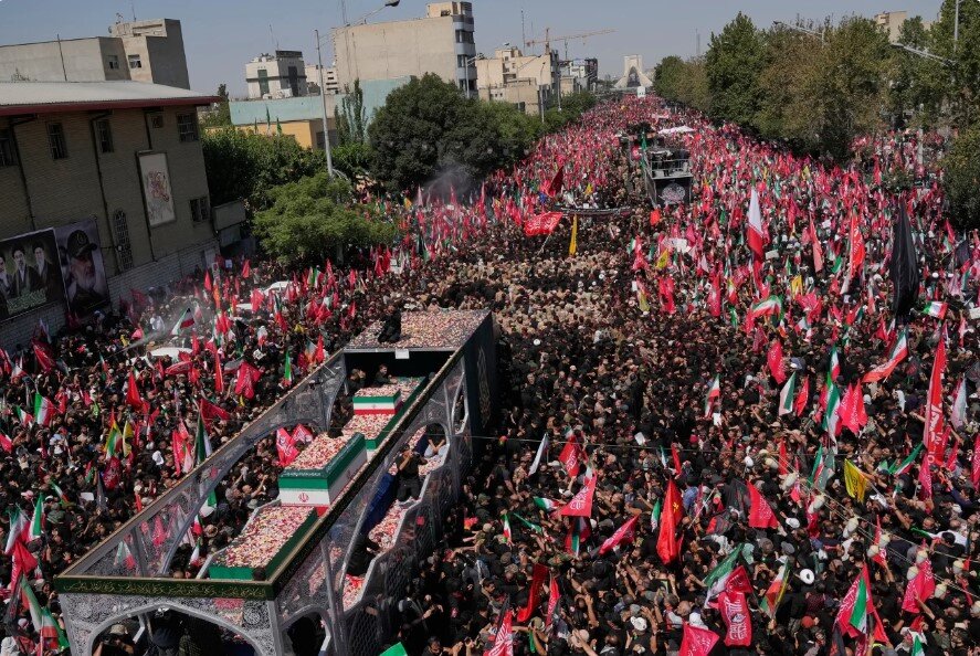 هفته‌ تاریخی ایران در وداع با رهبر شهید؛&nbsp;خشم و انتقام در فضا موج می‌زند +تصاویر
