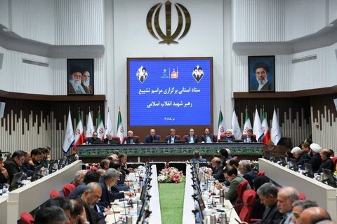 تشییع باشکوه پیکر رهبر شهید در مشهد با حضور ۸ میلیون نفر