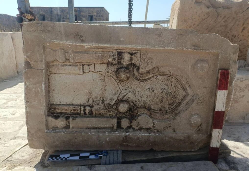 یک محراب تاریخی در محوطه جهانی پاسارگاد کشف شد +عکس