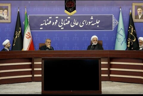 در شرایط کنونی همه مکلف به حمایت از دولت هستیم/ رئیس‌جمهور تمام توانش را برای خدمت به کشور گذاشته است