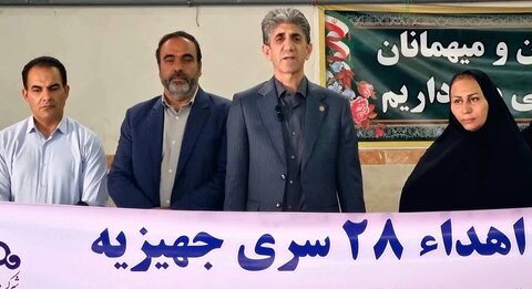 اهدای ۲۸ سری جهیزیه به زوج‌های تحت پوشش بهزیستی کرمانشاه
