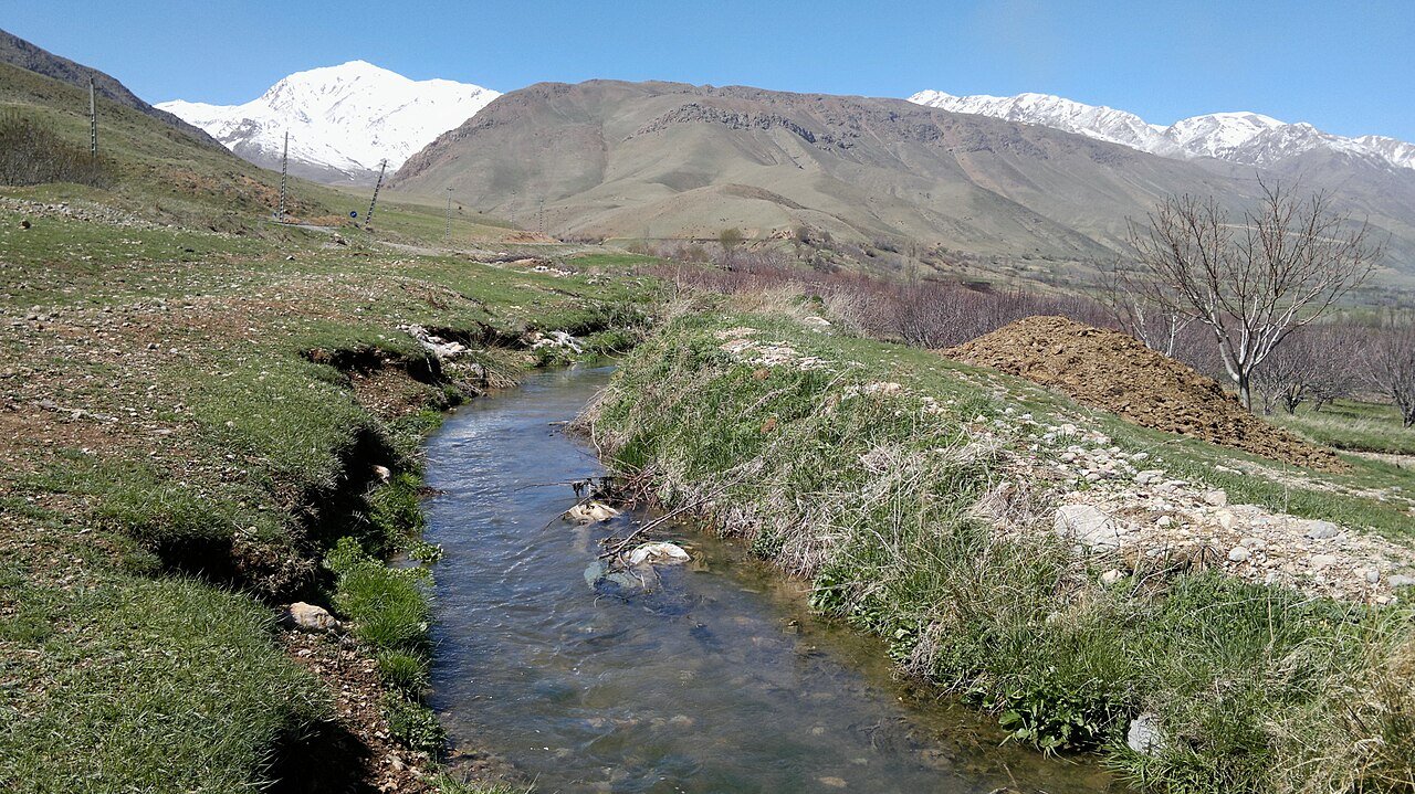سفر به روستای ونایی با جشمه‌سارهای فراوان
