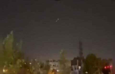 درگیری شدید پدافند هوایی تهران با هواگردهای متخاصم؛ دشمن آمریکایی به تبریز و کنگاور و بانه و جنوب حمله کرد