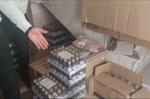 کشف انبار ۱۴۰ میلیارد ریالی داروهای غیرمجاز در قزوین