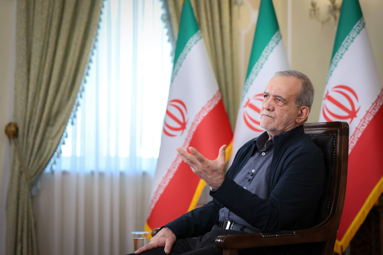 پزشکیان: وجود رهبر انقلاب برای ما نقطه قوت است پزشکیان: وجود رهبر انقلاب برای ما نقطه قوت است