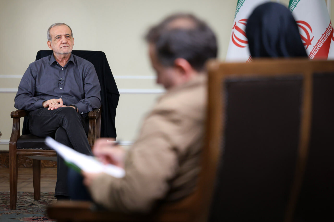 رئیس‌جمهور: نمی‌توانم حوادث دی‌ماه را فراموش کنم/ وقتی با مردم باشیم، هیچ قدرتی نمی‌تواند ما را زمین‌گیر کند