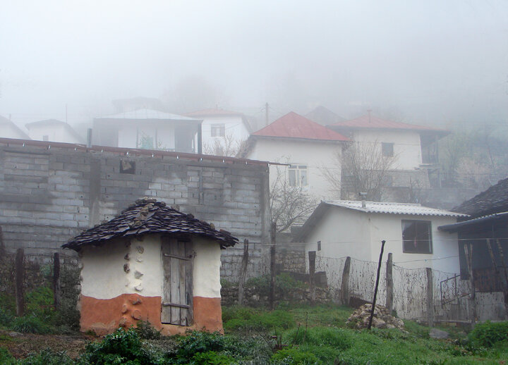 روستای پـِیمُد؛ آرمیده در میان رودخانه، جنگل و کوهستان