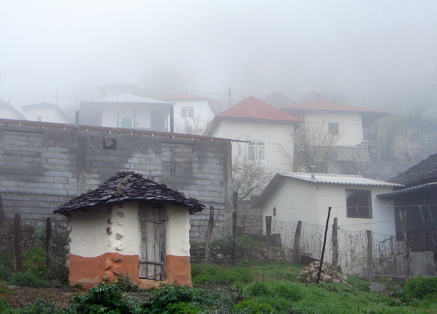 روستای پـِیمُد؛ آرمیده در میان رودخانه، جنگل و کوهستان