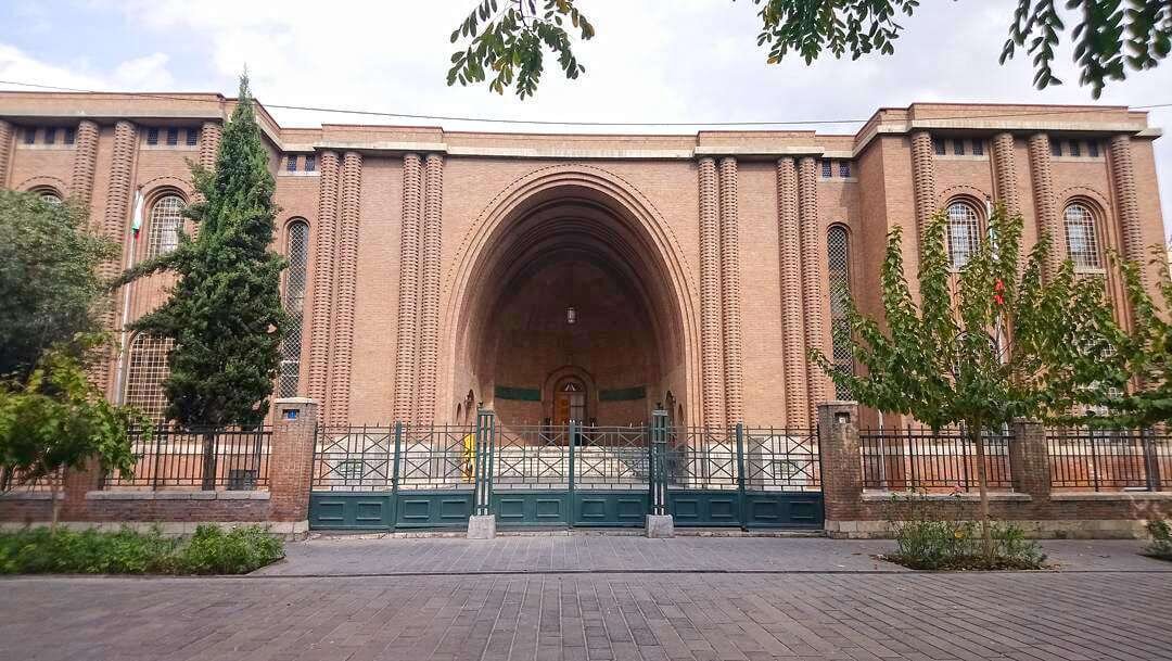 ببینید: ۱۰ موزه با معماری خیرهکننده جهان؛ از لوور پاریس تا موزه ایران باستان تهران