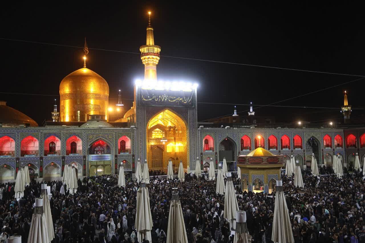 حرم مطهر رضوی غرق در ماتم و عزا + تصاویر