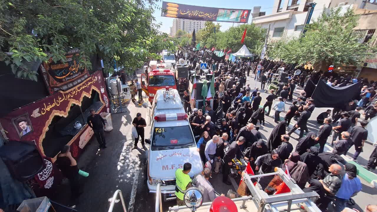 نجات ۲۰۰ نفر از آتش سوزی در مشهد