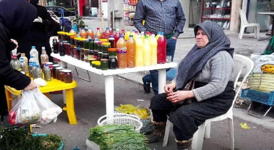 دلادلان در روستا چنبره زده‌اند