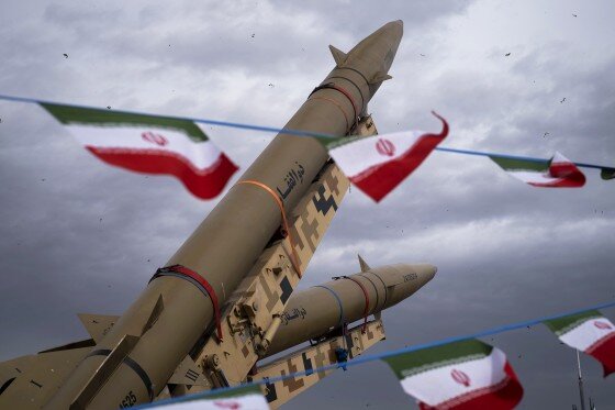 ایران با کمک روسیه زرادخانه موشکی و پهپادی خود را بازسازی می‌کند؛ افزایش آمادگی نظامی همزمان با مذاکره