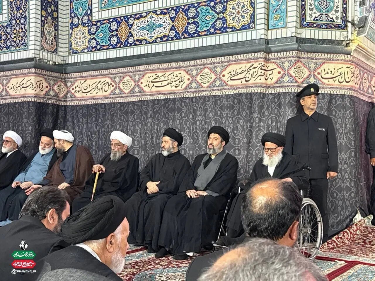 تصویری جدید از فرزندان رهبر شهید انقلاب در حرم مطهر رضوی منتشر شد