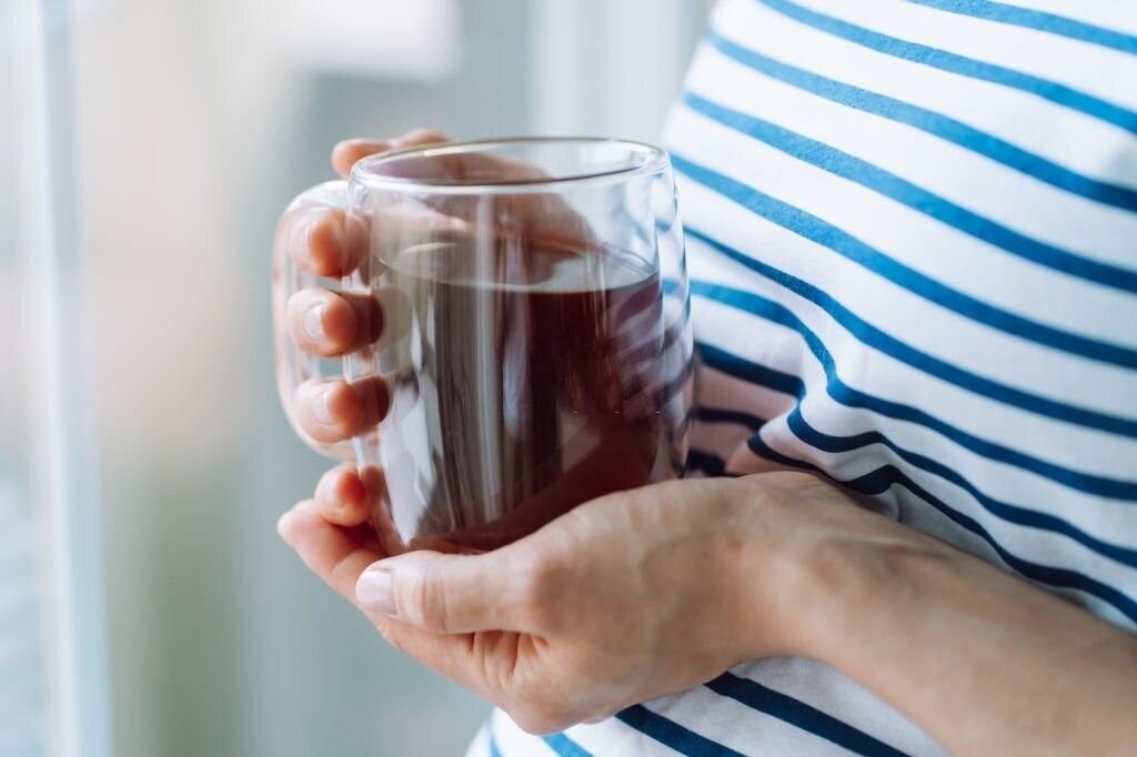 بین چای شیرین و نوشابه کدام مضرتر است؟