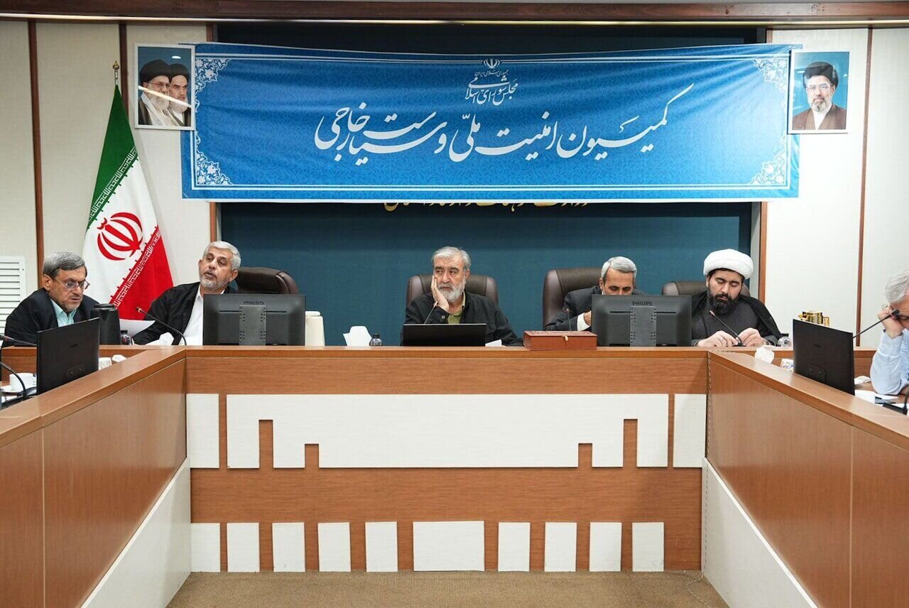 کمیسیون امنیت ملی دریافت هزینه از کشتی‌ها بابت تردد در تنگه هرمز را تصویب کرد