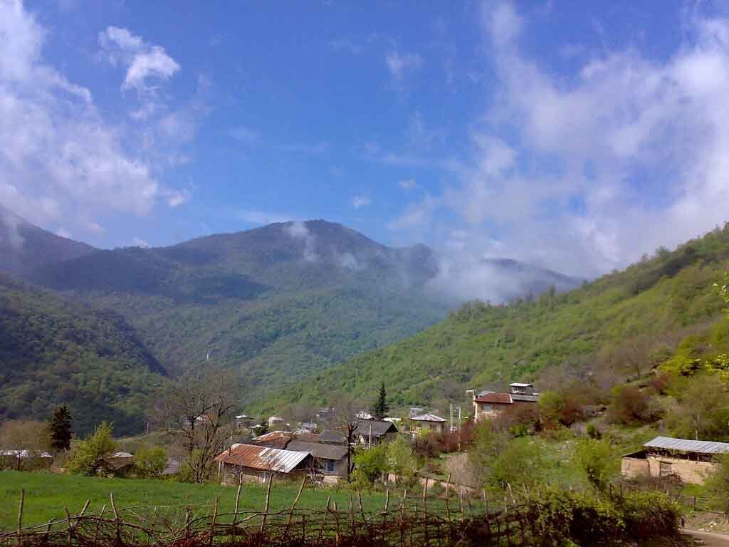 روستای چینو، ییلاقی جنگلی در میان آبشارها