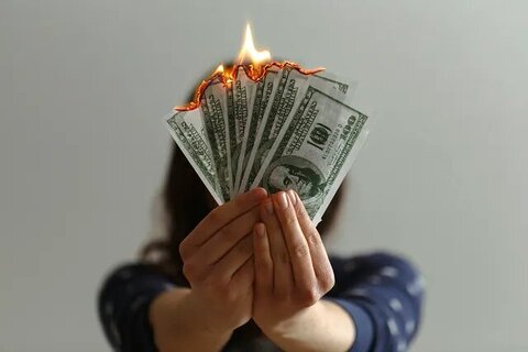 چه عادت هایی پول را هدر می‌دهد؟