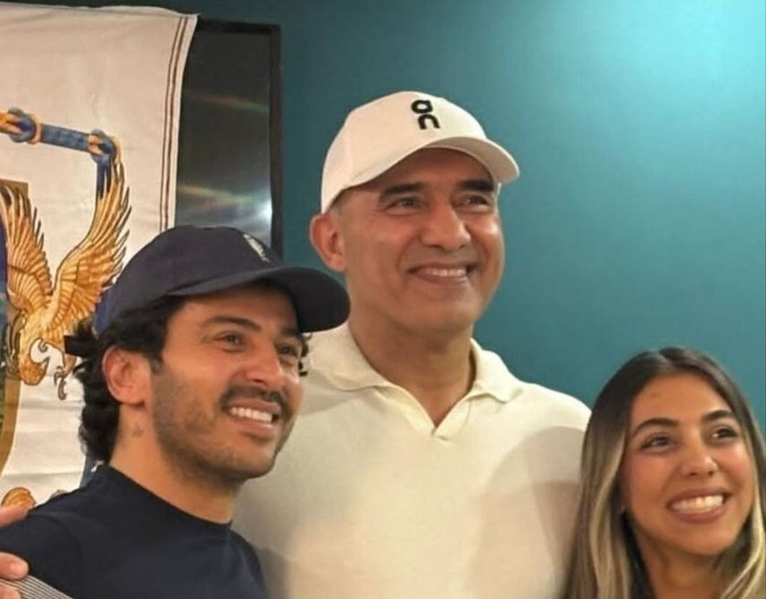 عکس یادگاری احمدرضا عابدزاده با دخترش!