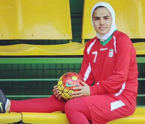 خرید بزرگ پرسپولیس برای فوتبال زنان؛ فرشته کریمی سرخپوش شد
