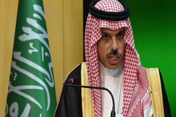 وزیر خارجه عربستان نسبت به اختلال در تردد از تنگه هرمز ابراز نگرانی کرد
