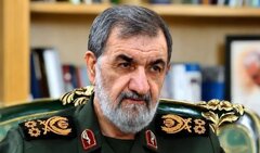 محسن رضایی: آمریکا با کمک امارت در حال قاچاق نفت است؛ هرشب آن‌ها را هدف قرار می‌دهیم