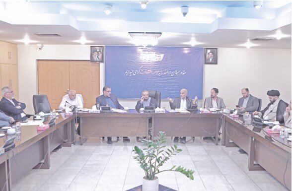 حذف عوامل ایجاد فقر به‌جای پرداخت‌های حمایتی؛ دکتر فرشاد مؤمنی در نشست گفتمان کاهش رنج مردم خواستار شد