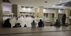سرگردانی و انتظار ۳۰۰ دقیقه‌ای مسافران تهران در فرودگاه مشهد +تصاویر