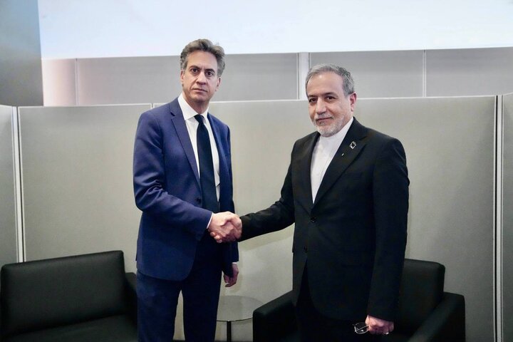 عراقچی در دیدار وزیر خارجه انگلیس: سه کشور اروپایی باید پاسخگو باشند