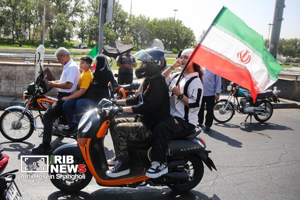 پوشش متفاوت دختران موتورسوار در رزمایش «جان‌فدای ایران» +عکس