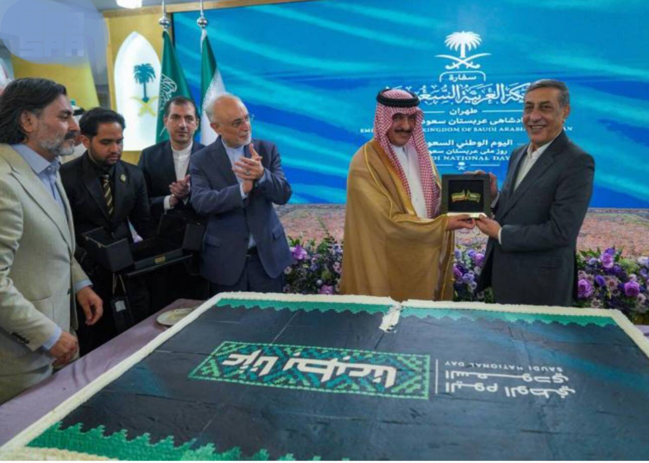 کیهان: حضور آقایان در جشن آل‌سعود دهن‌کجی به خون رهبر شهید است!
