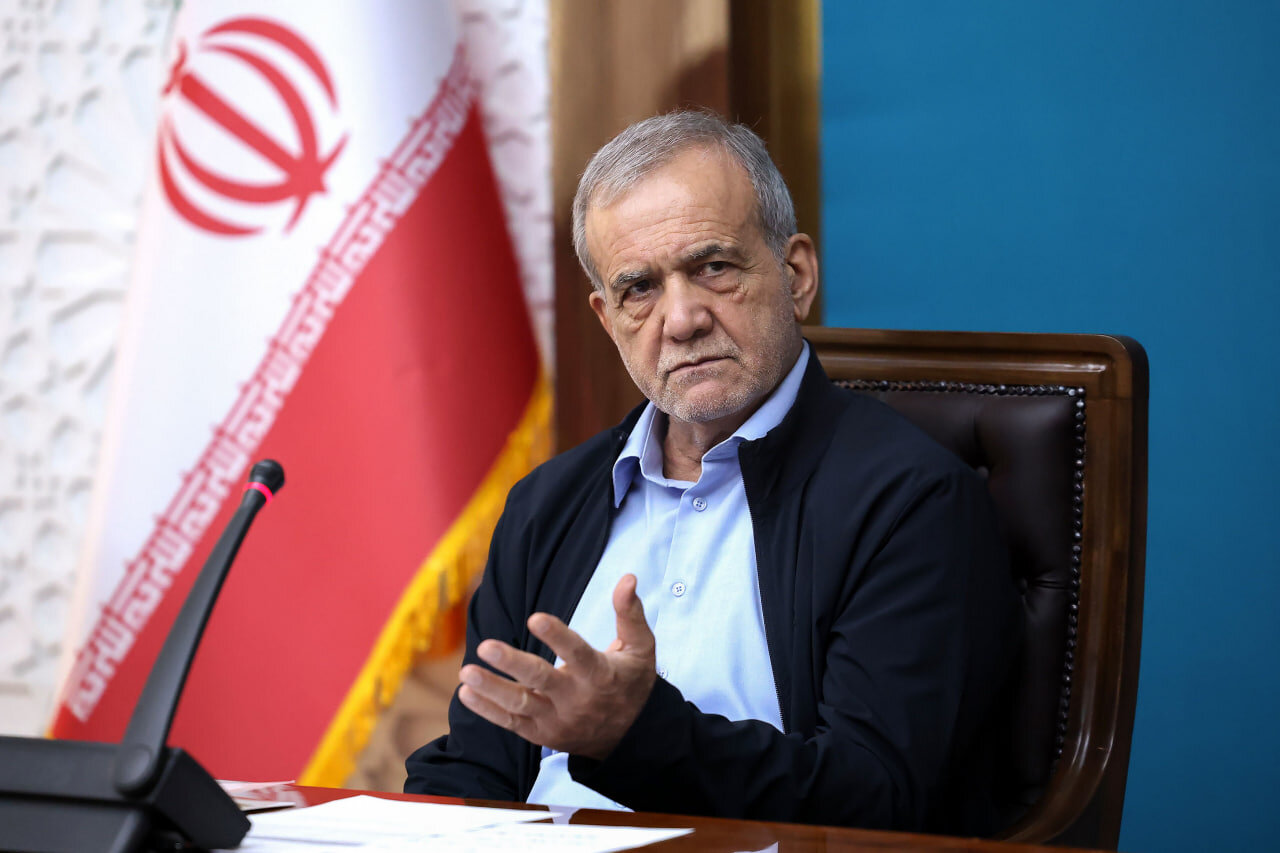 پزشکیان: زنان ایران توان ایستادن بر قلههای جهان را دارند