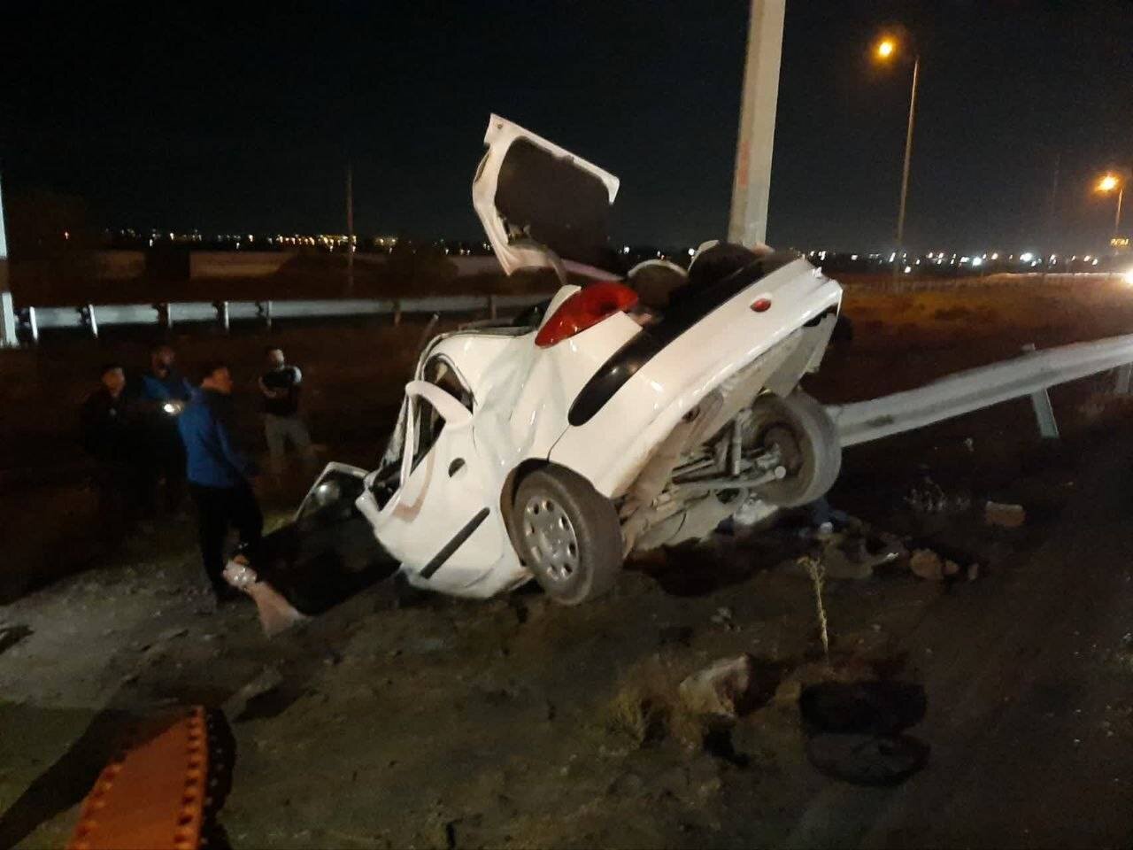 برخورد شدید سواری ۲۰۶ با تیر چراغ برق در محور نیشابور ـ مشهد با دو کشته
