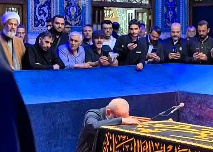 حضور رئیس جمهوری در رواق دارالذکر و زیارت مزار رهبر شهید انقلاب +ویدیو