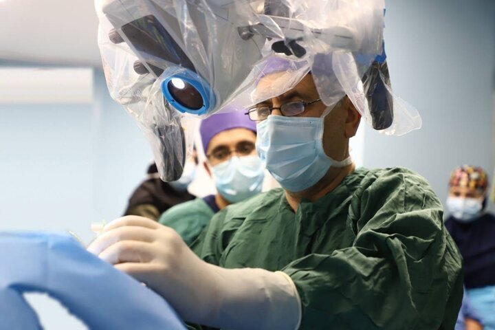 انجام نخستین جراحی پیشرفته کاشت شنوایی «Osia» روی دختر ۱۲ ساله در شیراز