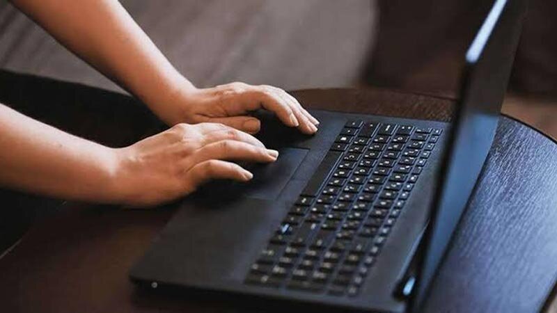۲- تست نمایشگر، کیبورد و تاچپد